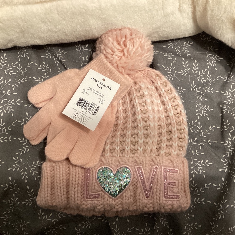 Girls hat and mitts love